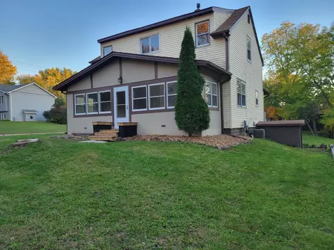 6087 45th St N, Oakdale, MN 55128