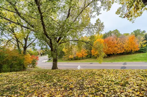 2480 Cobble Hill Alcove #B, Woodbury, MN 55125