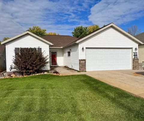 233 Daybreak Ln, Sauk Centre, MN 56378