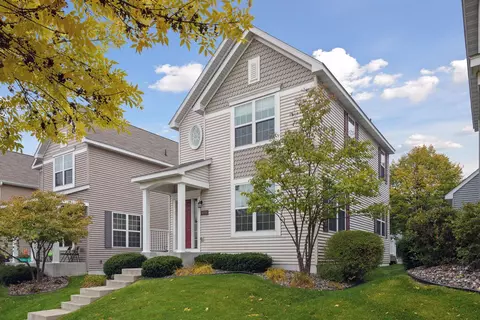 10019 Iris Ln, Eden Prairie, MN 55347