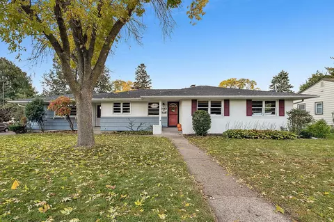 1642 Maple Knoll Dr, Falcon Heights, MN 55113