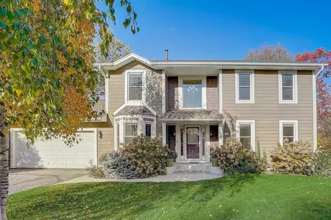 15619 Village Woods Dr, Eden Prairie, MN 55347