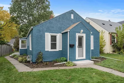 1623 Saint Albans St N, Saint Paul, MN 55117