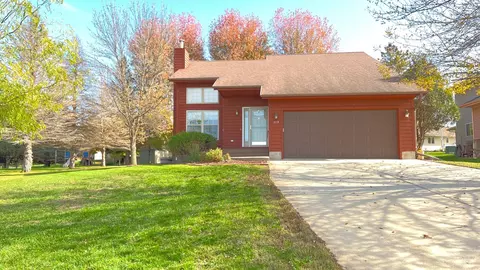 113 Sherwood Dr, Le Sueur, MN 56058