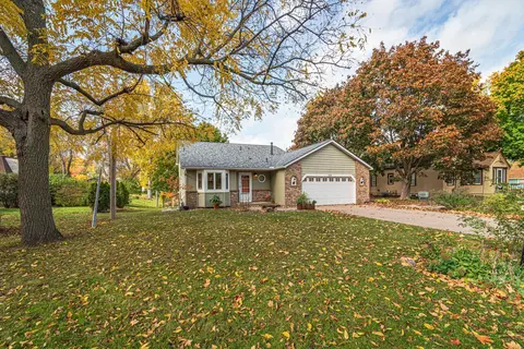939 Chippewa Ave, Mendota Heights, MN 55118