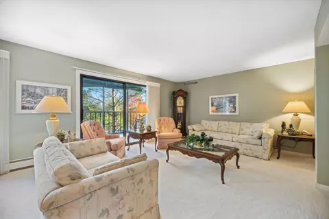 8400 Pennsylvania Rd #221, Bloomington, MN 55438
