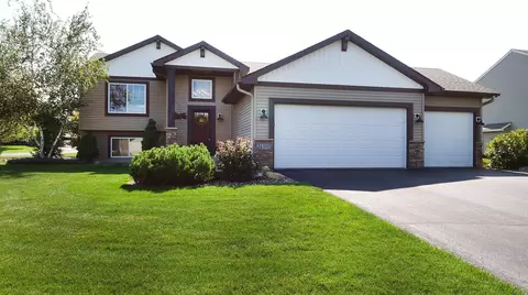 21395 Hytrail Cir, Lakeville, MN 55044