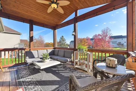 9658 Gander Ln, Minnetrista, MN 55375