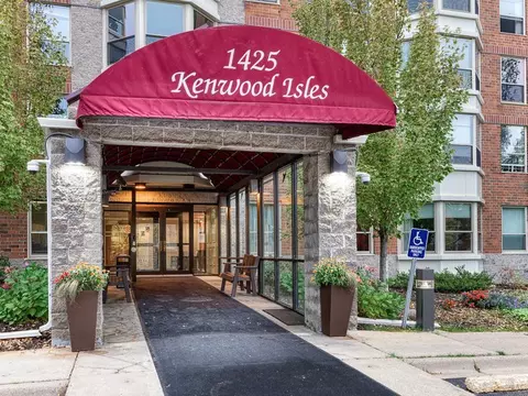 1425 W 28th St #T12, Minneapolis, MN 55408