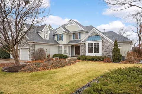 411 Vadnais Lake Dr, Vadnais Heights, MN 55127