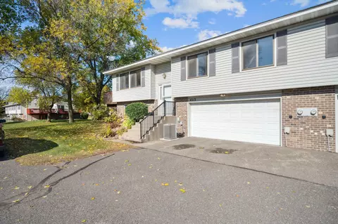 4313 Bridgewood Ter, Vadnais Heights, MN 55127