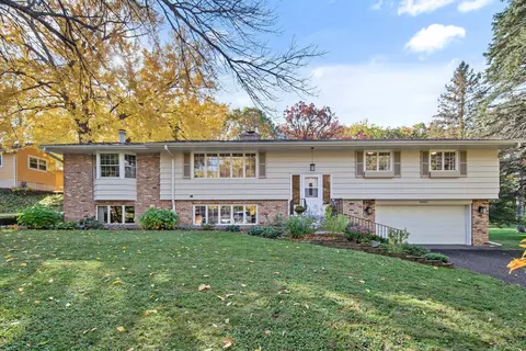 10025 Kingman Ln, Minnetonka, MN 55305