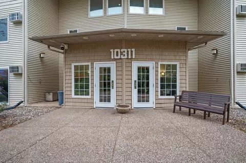 10311 Cedar Lake Rd #117, Minnetonka, MN 55305