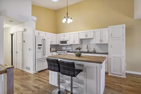 14418 Portland Ave, Burnsville, MN 55337
