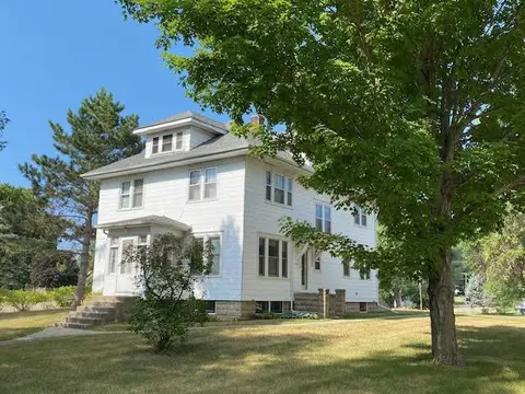 213 S 6th St, Henderson, MN 56044