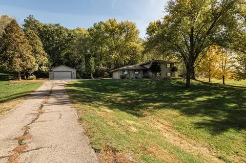 6204 Trapper Ln NW, Rochester, MN 55901