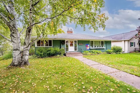 4620 W 8th St, Duluth, MN 55807 photo 2