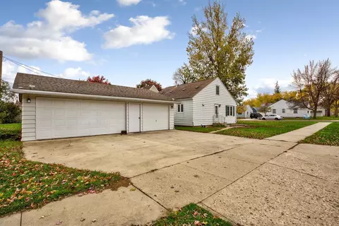 1128 Grant St, Jackson, MN 56143 photo 2