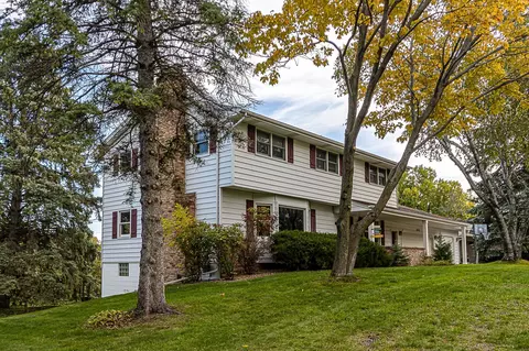 6955 Mariann Dr, Eden Prairie, MN 55346