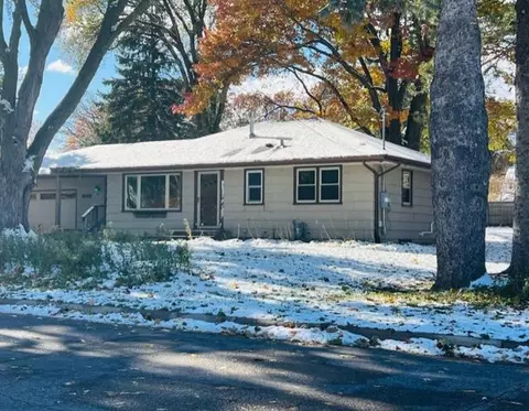 3091 Wheeler St N, Roseville, MN 55113