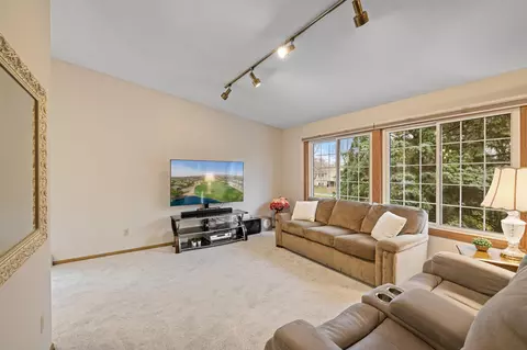 4608 Penkwe Way, Eagan, MN 55122 photo 4