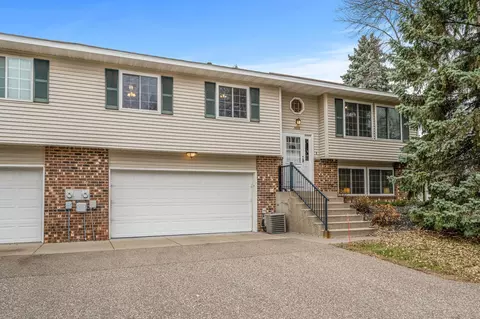 4608 Penkwe Way, Eagan, MN 55122