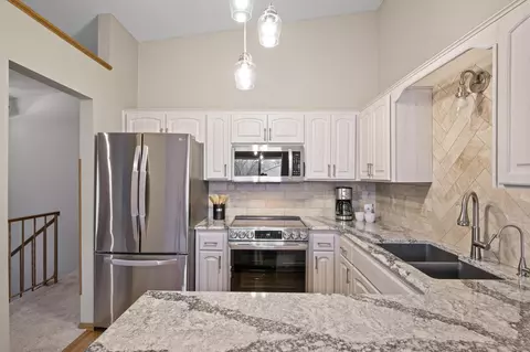 4608 Penkwe Way, Eagan, MN 55122 photo 7