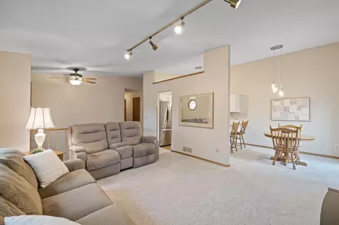 4608 Penkwe Way, Eagan, MN 55122 photo 3