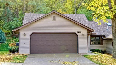 1641 Cobblestone Ct, Red Wing, MN 55066