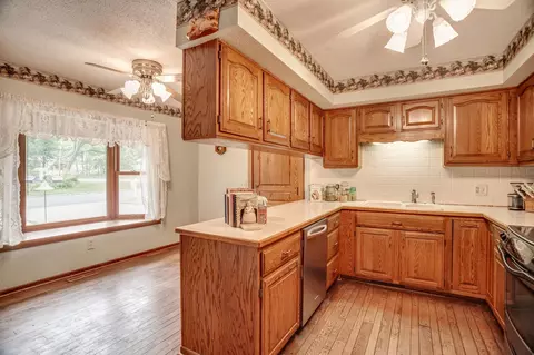 1805 Beecher Dr, Eagan, MN 55122 photo 12