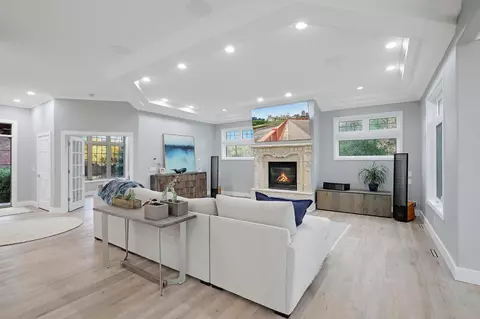 10500 Runnymeade Ln, Minnetonka, MN 55305