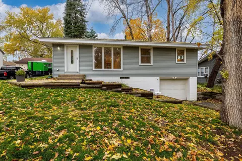 1513 Independence Ave N, Golden Valley, MN 55427