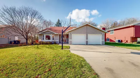 713 Berg Blvd SE, Stewartville, MN 55976