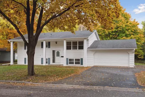 2500 Cedar Crown Dr, Minnetonka, MN 55305