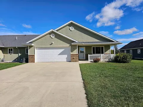 717 Fairway Dr, Pipestone, MN 56164