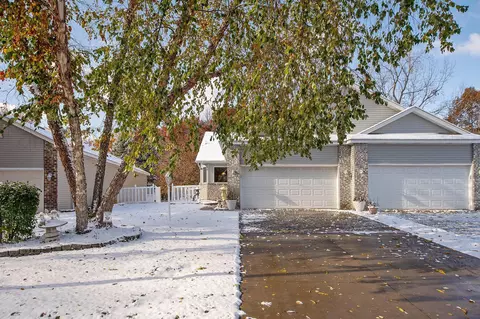 5625 Heather Ridge Ct, Shoreview, MN 55126