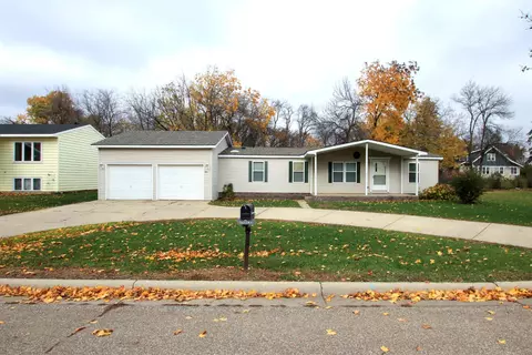 215 E Nelson St, Litchfield, MN 55355
