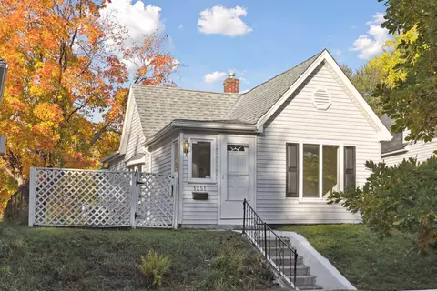 1251 Farrington St, Saint Paul, MN 55117