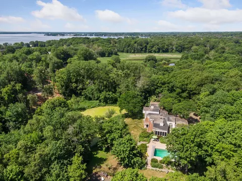 430 Peavey Ln, Wayzata, MN 55391