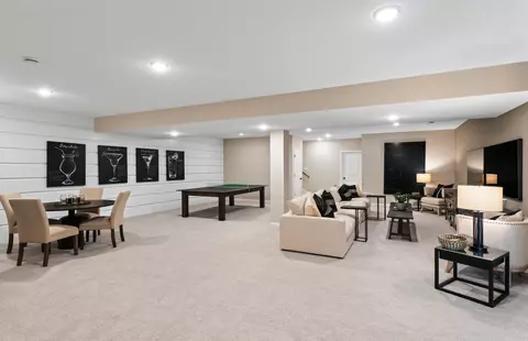 1052 Moers Dr, Chaska, MN 55318