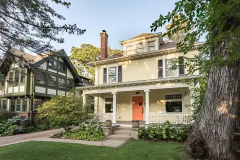 1725 Irving Ave S, Minneapolis, MN 55403