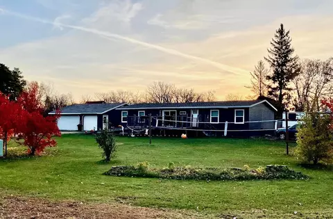 738 Lenmark Ln, Badger, MN 56714