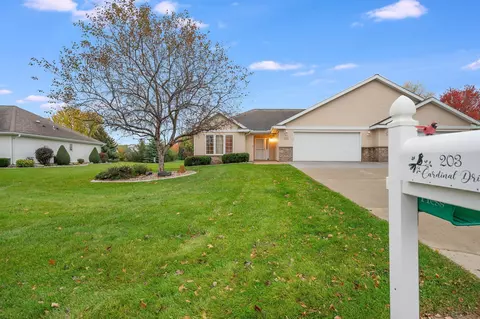 203 Cardinal Dr, Mankato, MN 56001