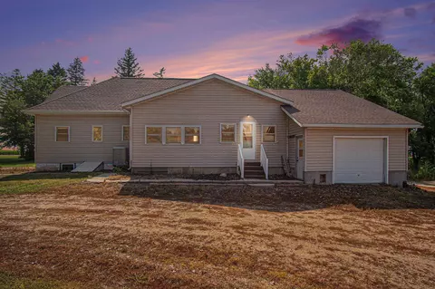1904 81st St, Woodstock, MN 56186