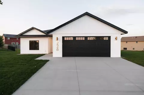 228 Copper Village Cir, Mankato, MN 56001