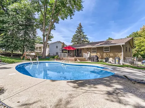 3315 Skyview Dr, Burnsville, MN 55337