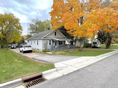 708 State St N, Eden Valley, MN 55329
