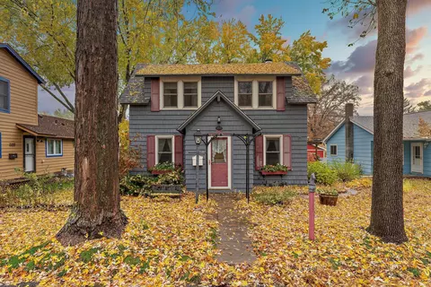 153 5th St N, Bayport, MN 55003