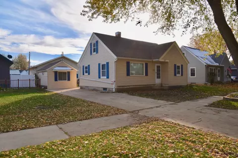 517 4th St, Sibley, IA 51249