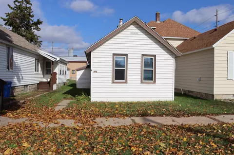 872 E 2nd St, Winona, MN 55987